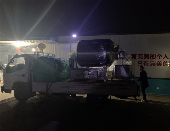 800L變頻水冷泵真空滾揉機、料水?dāng)嚢杵靼l(fā)往河南周口