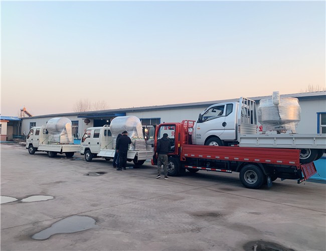 800L、1200L變頻水冷真空滾揉機(jī)，700L電加熱夾層鍋發(fā)往河南