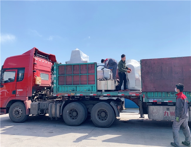 匯品滾揉機、鹽水注射機發(fā)貨現(xiàn)場