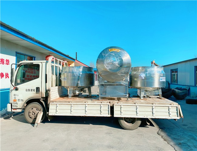 700L立式電加熱夾層鍋2臺(tái)，1200L真空滾揉機(jī)1臺(tái)，發(fā)貨河南